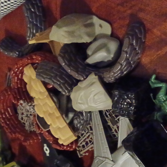 Huge 260 ARMY MEN 9 ARMY VEHICLES/PLANES /HELICOPTERS/extras - Picture 11 of 12